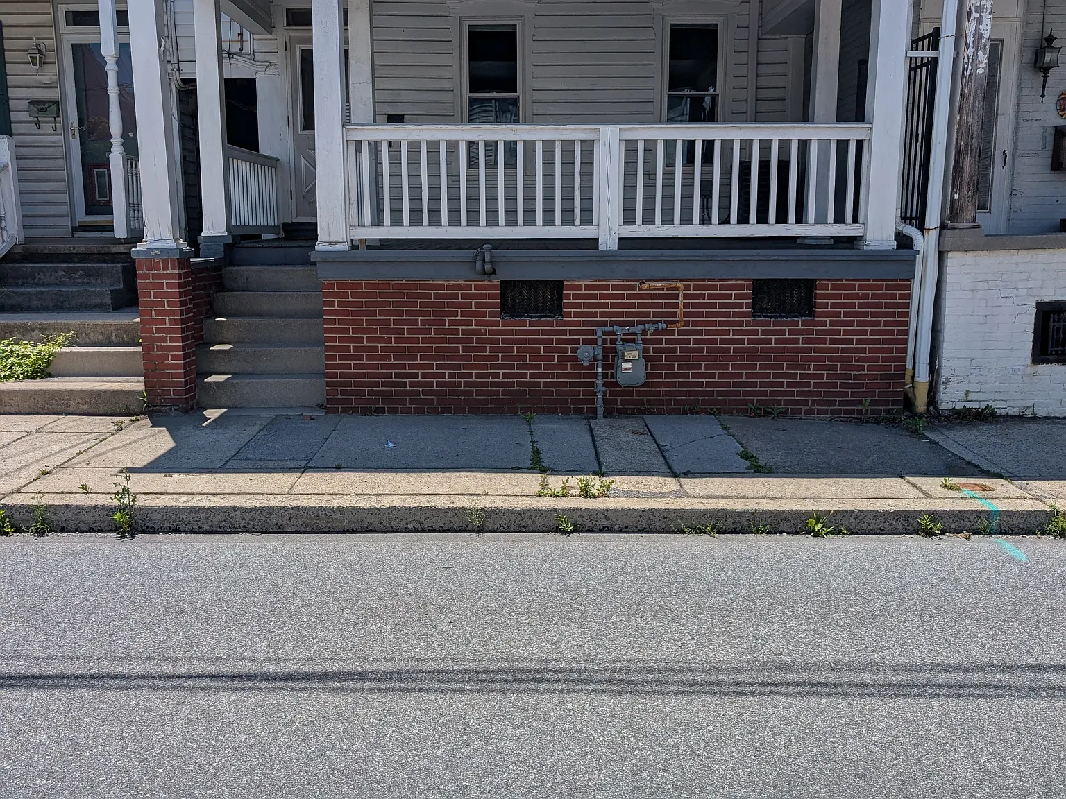 4 bed, 1.5 bath, 2000 sqft, $2,000 — Photo 1