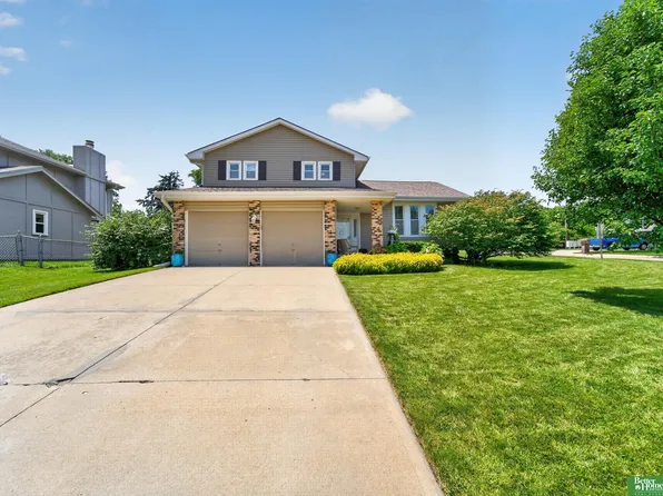 6706 S 77th St, Ralston, NE 68127