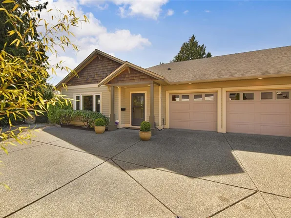 2287 Adela Pl, Sidney, BC V8L 1R1