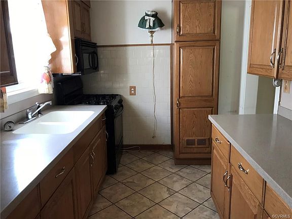 4th image of 3009 Court Dr