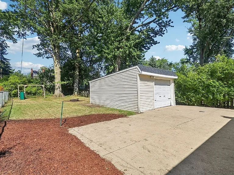 446 Huntmere Dr — Photo 26
