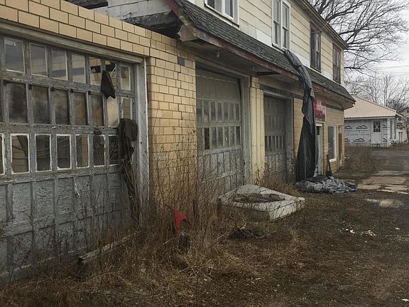 2nd image of 12391 Harrison St