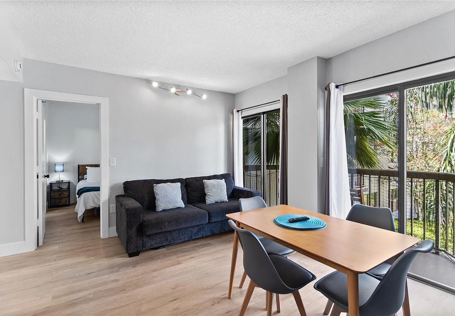 2 bed, 578 sqft, $3,500 — Photo 2