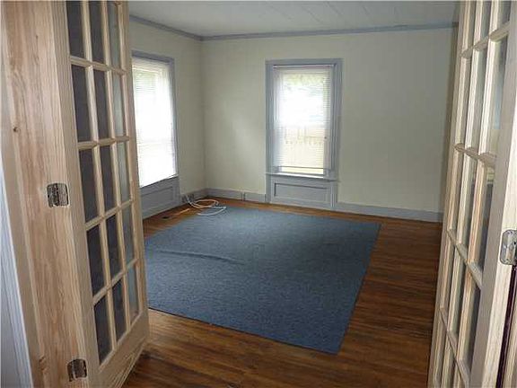 5th image of 36 Brockway Pl