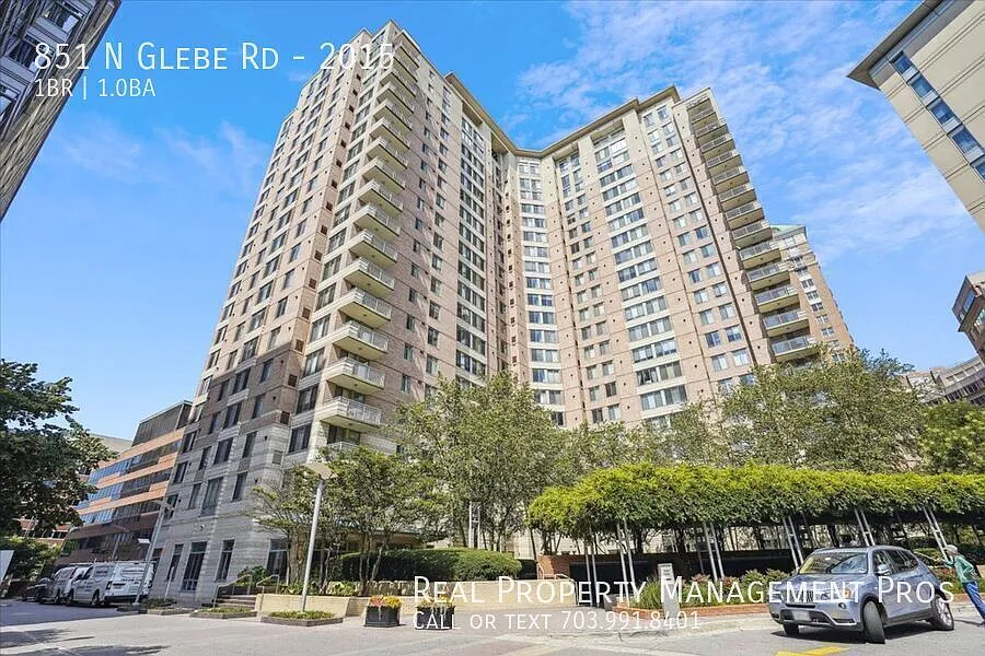 851 N Glebe Rd #2015