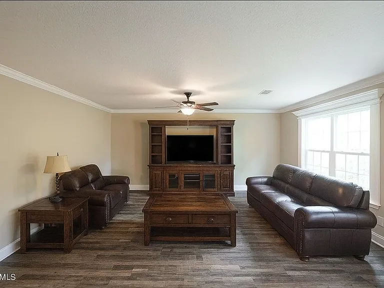 209 Holton Rd — Photo 13