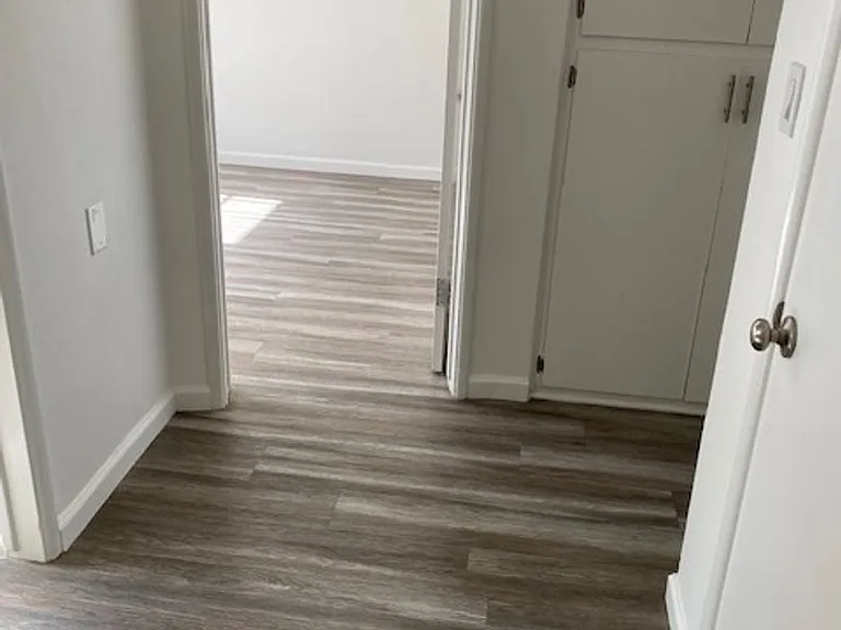 13759 Oxnard St — Photo 30
