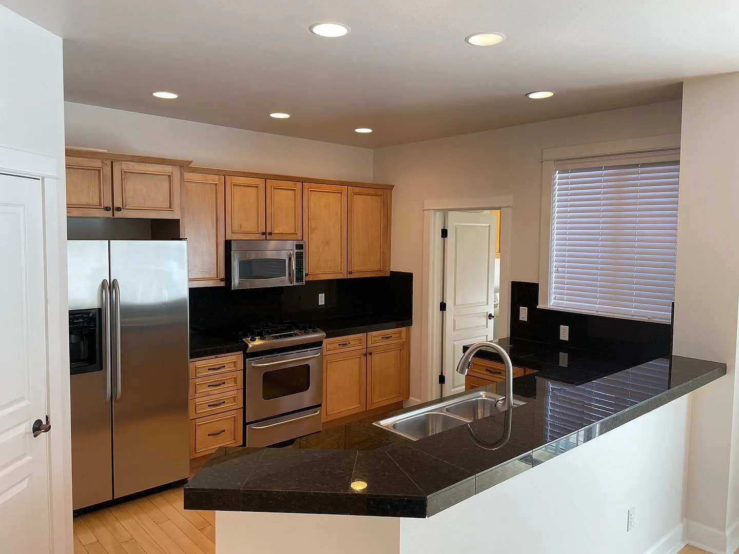 Beautiful Townhome in The Bluffs at the Old Mill District — Photo 2