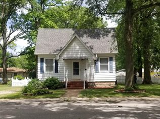 307 Sotier Pl, Wood River, IL 62095