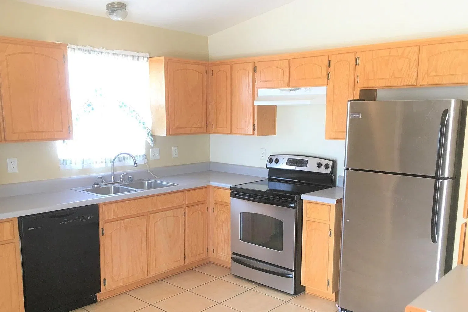 2 bed, 912 sqft, $1,300 — Photo 3