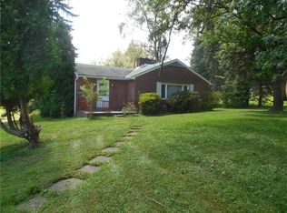 201 Hayeswold Dr, Coraopolis, PA 15108