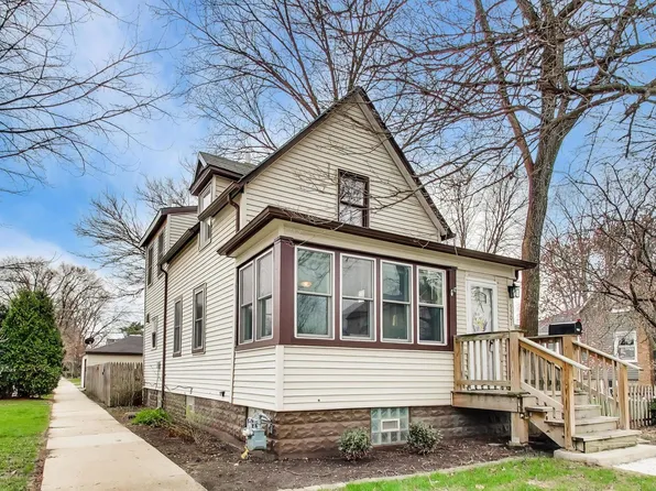 9501 Jackson Ave, Brookfield, IL 60513