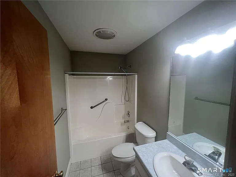 6 Kingsley Dr — Photo 6