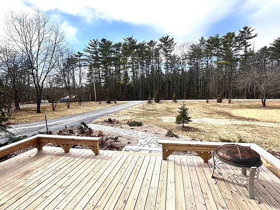 3rd image of 1537 Lake Dunmore Road