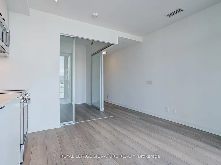 285 Dufferin St W #728 — Photo 9