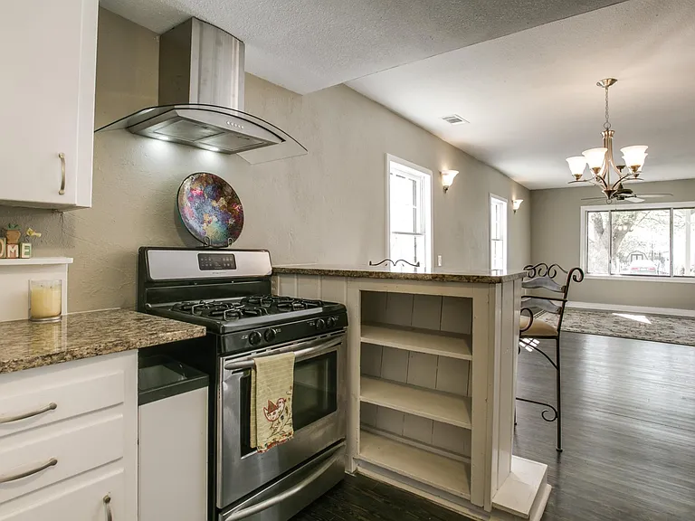 2921 Livingston Ave — Photo 8