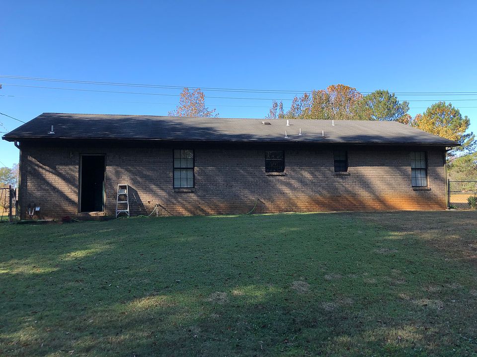 2nd image of 256 Peachtree Rd