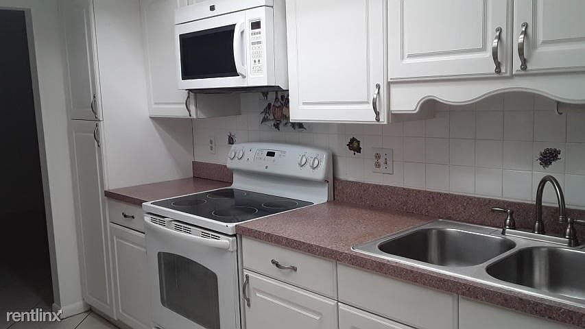 2nd image of 3003 SW 20th Ter #10