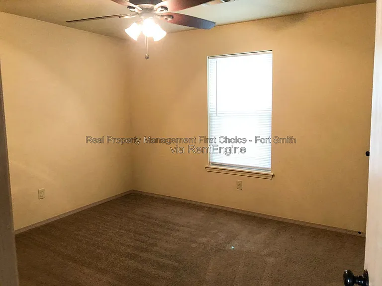 320 S 12th St — Photo 10