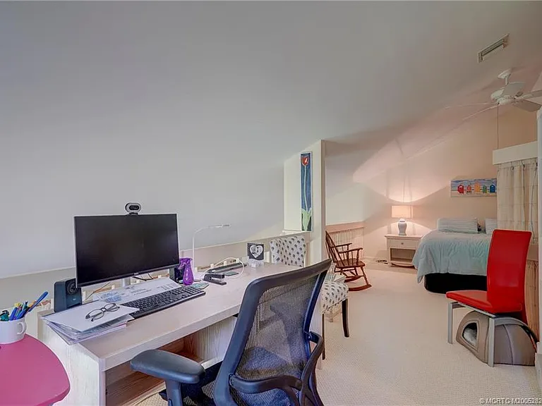 233 NE Edgewater Dr #201 — Photo 42