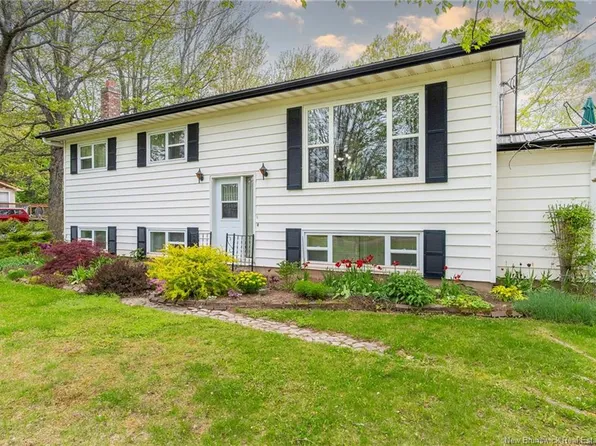 110 Cape Breton Rd, Moncton, NB E1H 1W9