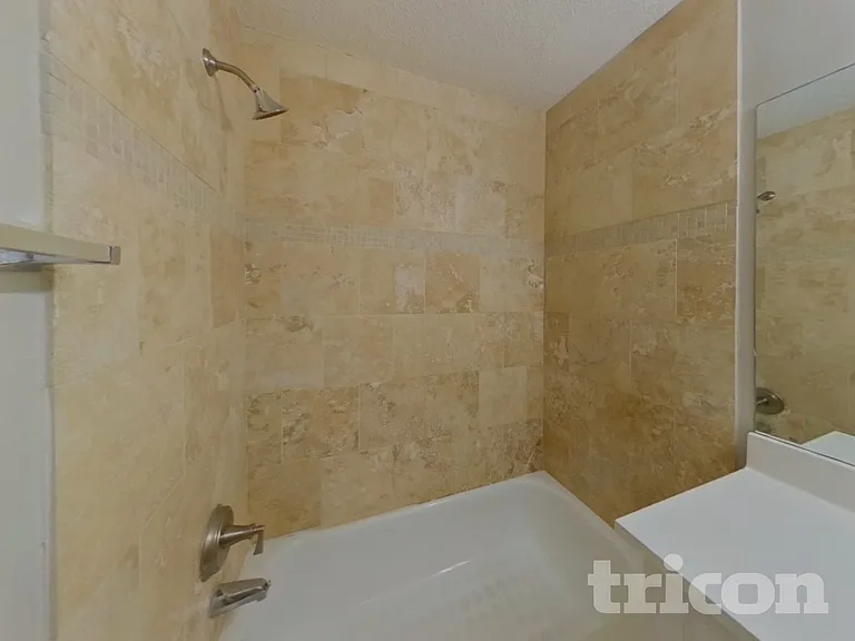 325 Cadeleigh Ct — Photo 16