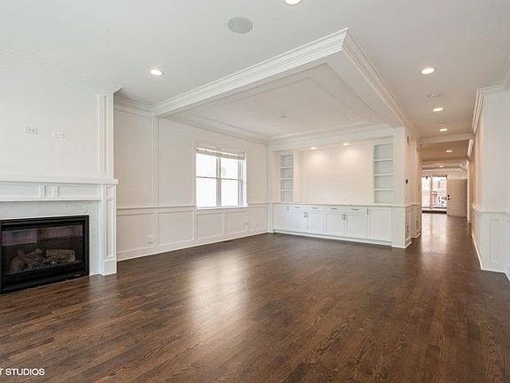 3rd image of 4727 N Winchester Ave #2N