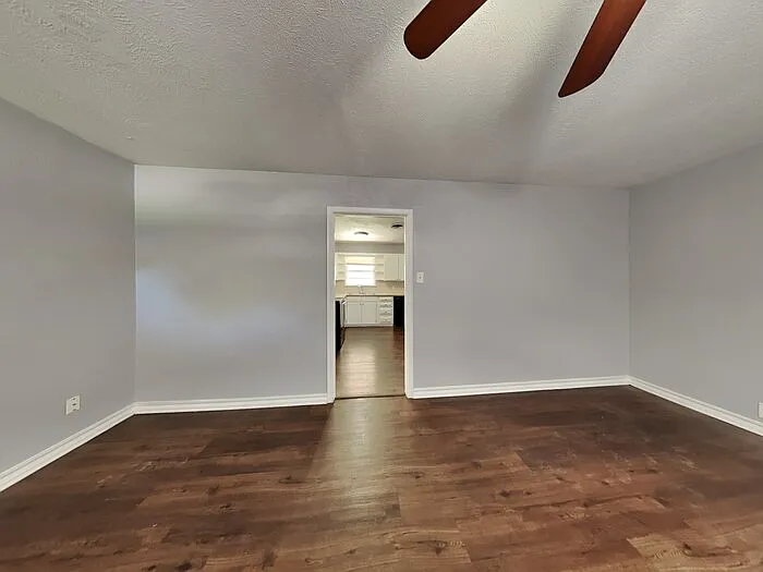 2126 Ridgeway St — Photo 3