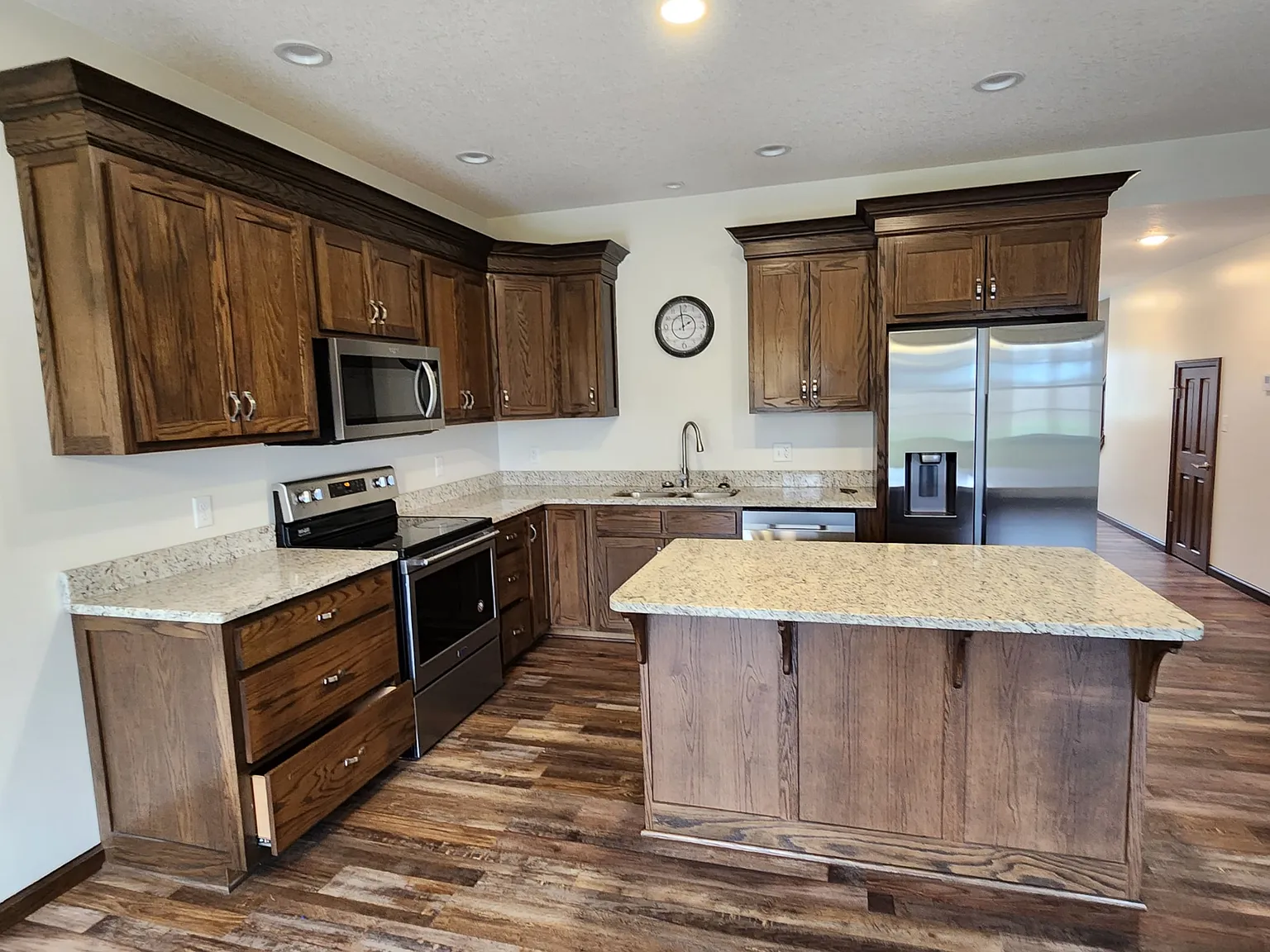 3 bed, 2.5 bath, 1570 sqft, $1,950 — Photo 3