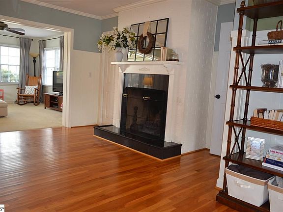 5th image of 206 Hampshire Dr