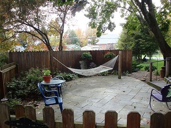 3rd image of 607 Ash St