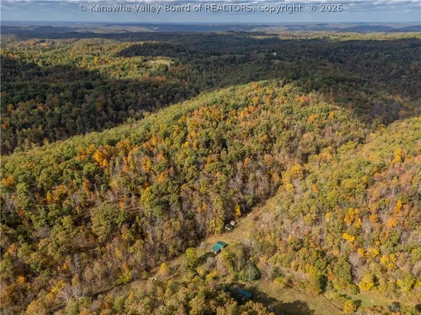 607 Gates Line Rd, Leon, WV 25123