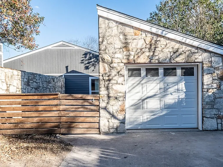 915 Sirocco Dr #A — Photo 3