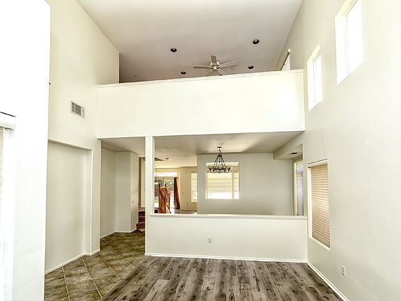 4th image of 609 Saratoga Ave