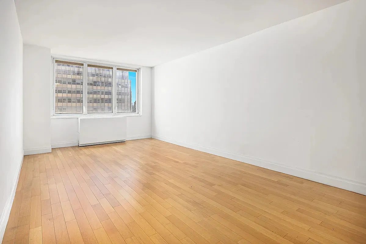 212 East 47th Street — Photo 2