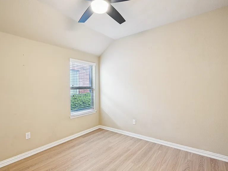 15937 Alvarado Dr — Photo 23