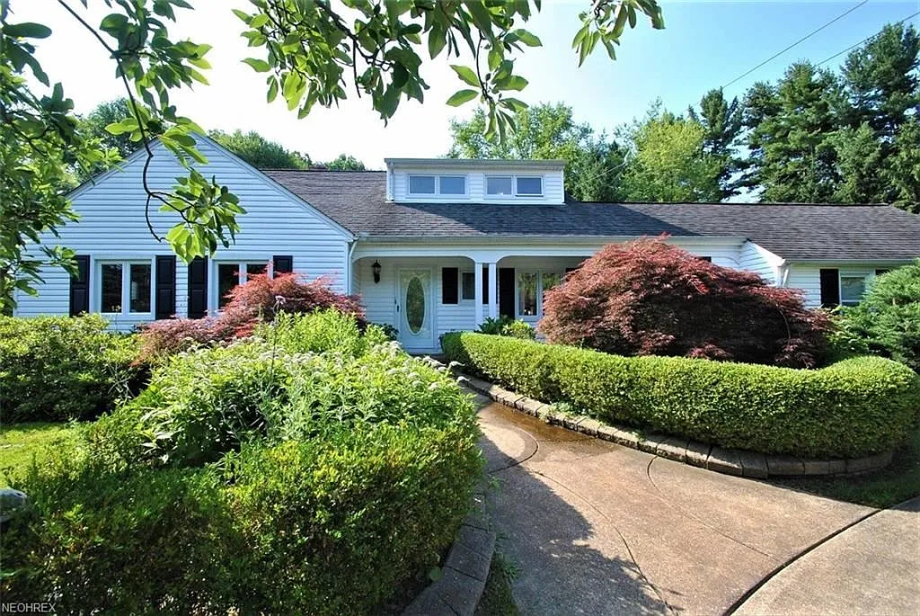 135 Meadowhill Ln photo 1