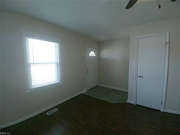 3rd image of 1602 Elmhurst Ln
