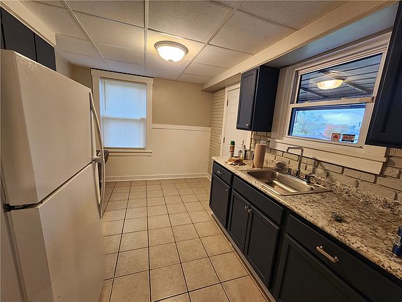5th image of 905 Vankirk St