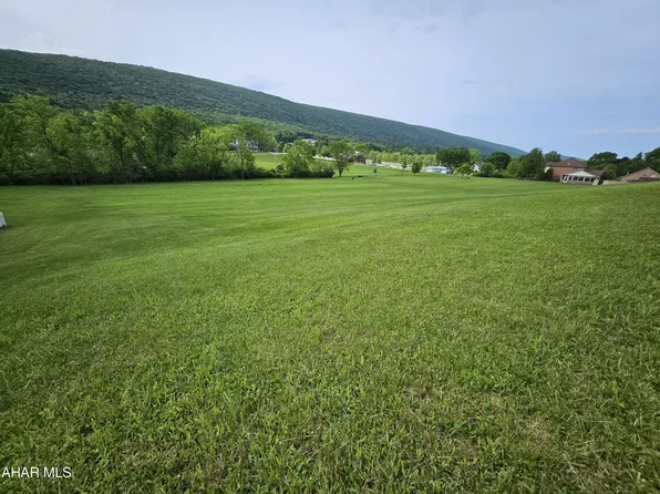 110 Susan Ave, Hollidaysburg, PA 16648