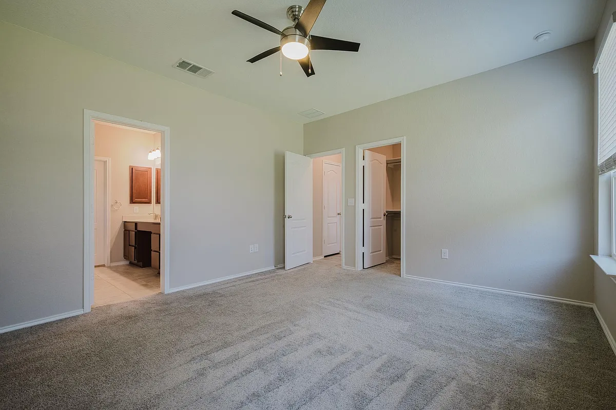 Building Photo - 7924 Crystalbrook W