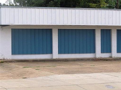5th image of 39 Bolton Ave