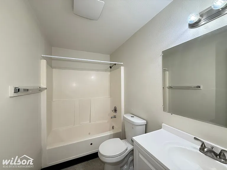 1303 Garfield Ave — Photo 8
