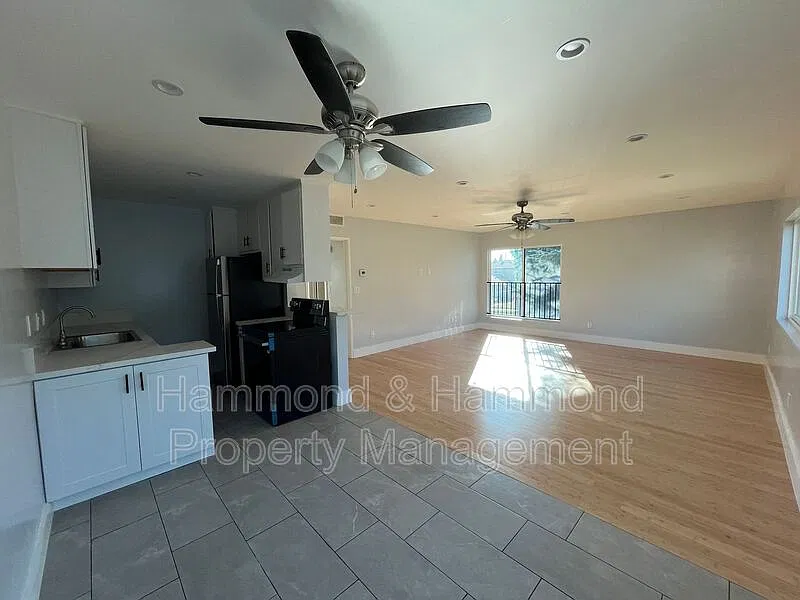 2 bed, 1.5 bath, $2,800 — Photo 3