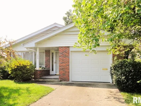 500 W Poplar St, Taylorville, IL 62568