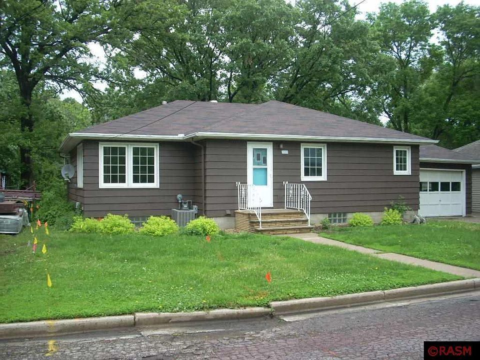 1st image of 220 W 11th St