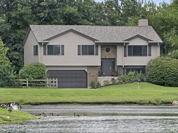 1705 Halma Ln, Woodstock, IL 60098