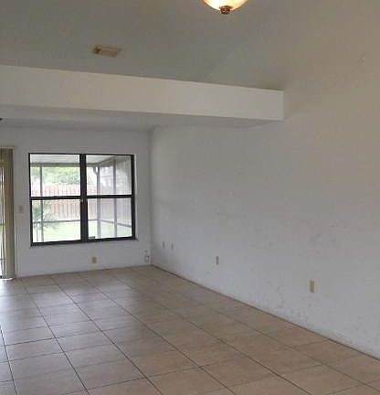 4th image of 511 SE Tanner Avenue