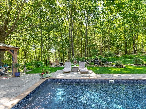 3rd image of 87 Nettleton Hollow Rd