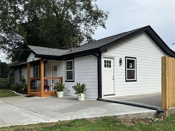 3rd image of 2715 Ellen Way